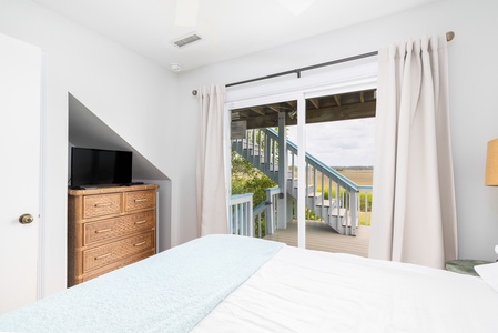 Queen Bedroom