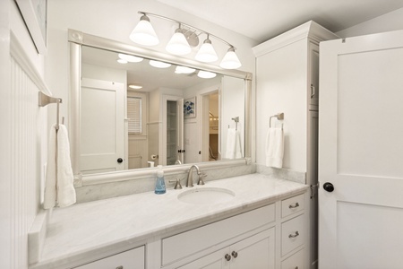 Ground Level Bathroom Between 5 & 6