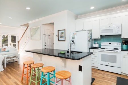 Kitchen and Breakfast bar