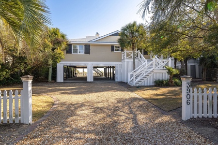 The spacious gravel driveway allows for ample parking