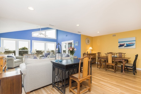 entryway to dining room and living room