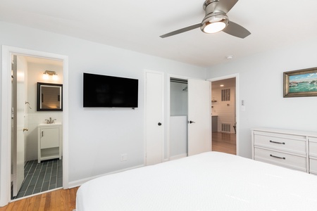 The first upstairs king bedroom offers its own private en suite bathroom