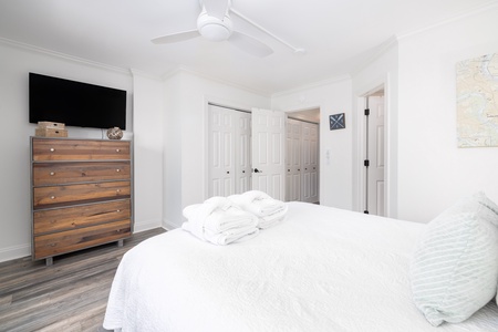 Upstairs Queen Bedroom