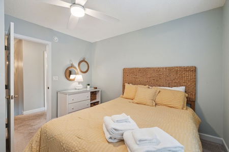 Second Floor Bedroom-Queen
