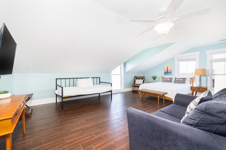 Bedroom #6 | Third Floor Queen/Twin Bedroom
