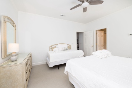 Downstairs Queen & Twin Room