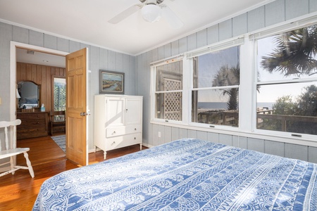 Forst floor queen bedroom with ocean view