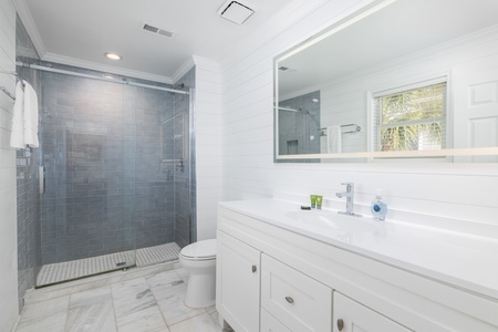 King En Suite Bathroom