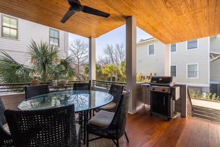 Main Floor Outdoor Dining