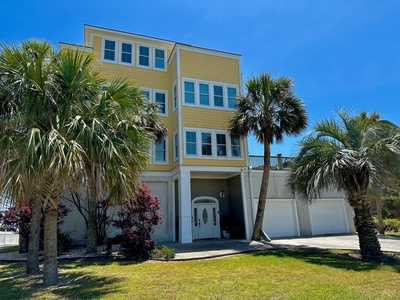 1677 E Ash A Front Yard