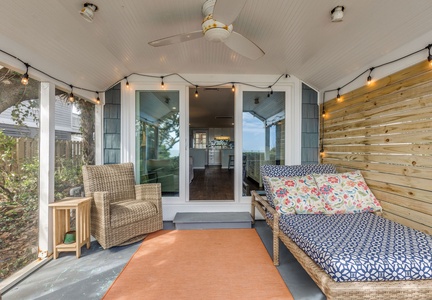 Screened porch 2