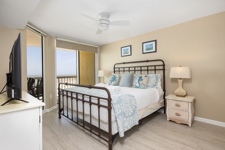 Wake up refreshed in your coastal queen bedroom