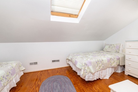 Second floor twin beds