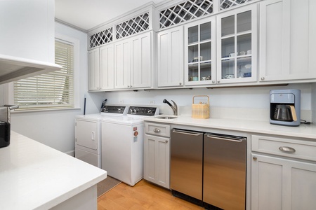 Butler's pantry includes ice maker and wine fridge