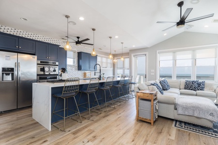 Spacious Kitchen Bar