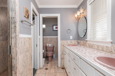 The Blue Pelican | Master Bathroom