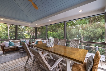 Alfresco dining for six