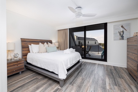 Upstairs Queen Bedroom