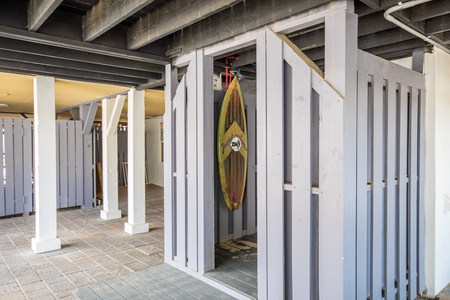 Entryway to outdoor shower