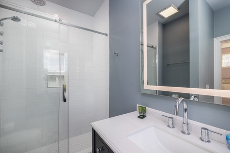 King En Suite Bathroom