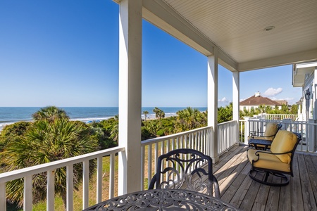 Situated right on the water, enjoy spectacular views of the Atlantic Ocean