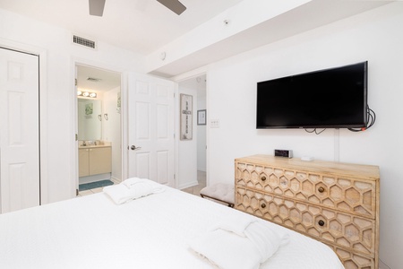Queen Bedroom