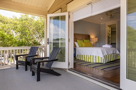 2nd Floor RIGHT Queen Porch