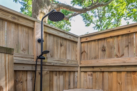 Follynesia features a private outdoor shower