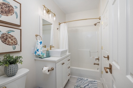 Your Queen bedroom features an en suite bathroom with a shower-tub combo