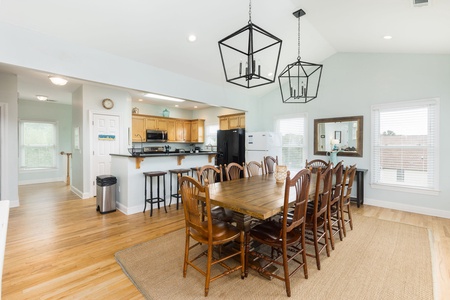 dining area to kitchen