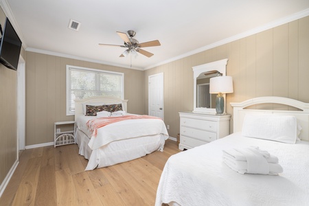 Queen and Twin bedroom