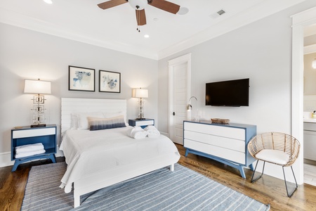 RIght Queen Bedroom 1st Floor