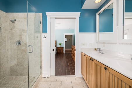 Bedroom #3 | Queen Room Ensuite