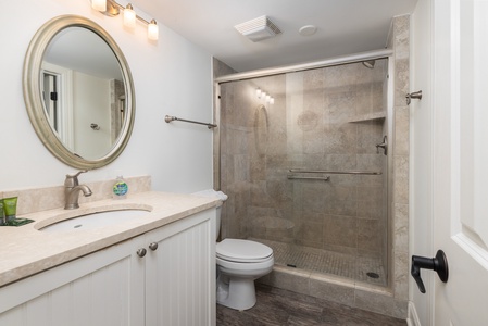 Queen En Suite Bathroom with Walk-In Shower