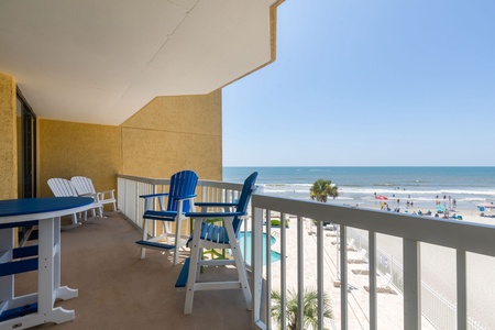 Balcony to pool