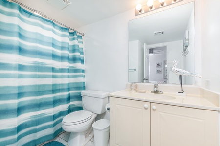 Bedroom 2 en suite bathroom