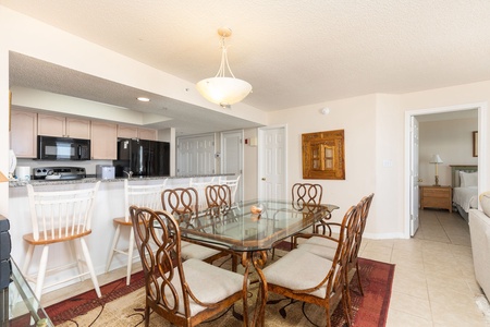 Dining room to kitchen