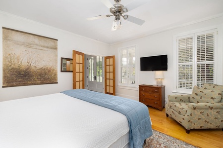 First floor king bedroom