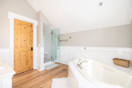 King En Suite Bathroom