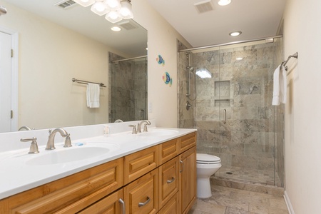 Fun in the Sun offers a full hallway bathroom