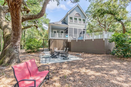 El Fresco Dining Under The Oaks