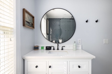 King bedroom vanaity