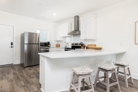 breakfast bar to kitchen