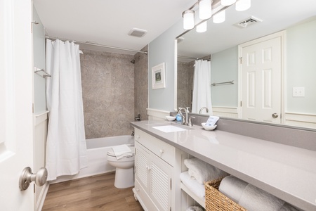 The front bathroom features a tub-shower combo