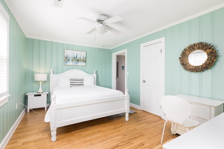 The Blue Pelican | Queen Bedroom