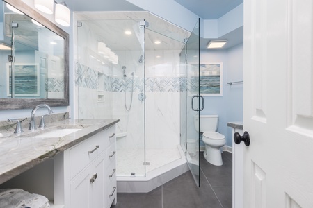 Oceanfront Master En-Suite Bathroom