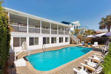 Large Screened Porch Overlooking the Pool – Ideal for evening cocktails or morning coffee.