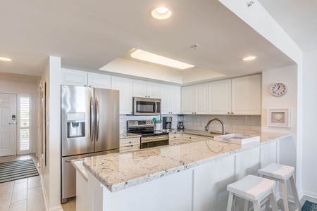 Breakfast bar to kitchen