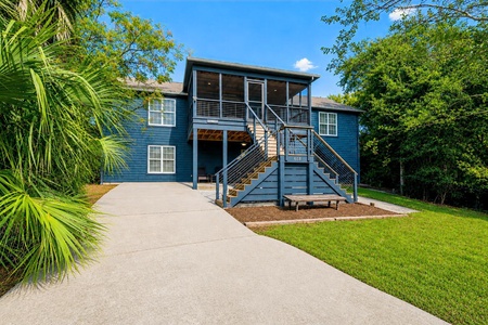 Welcome to Jangada Breeze, a beautifully refreshed island getaway on Folly Beach