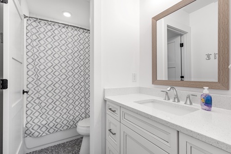 Refresh in this spacious bathroom with modern finishes